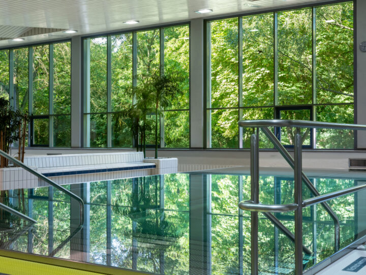 Halten Sie sich fit! Besuchen Sie unsere Aquafitnesskurse und trainieren Sie im Wasser bei entspannter Kulisse in Schwimmhalle sowie bei strahlendem Sonnenschein im Stadtbad Sömmerda!